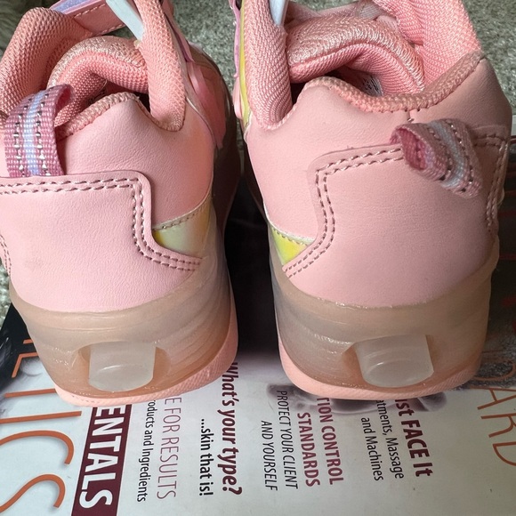 Sneakers with rollers.New - Picture 5 of 11